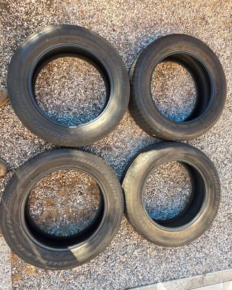 Gomme Bridgestone 225 60 R18 80%