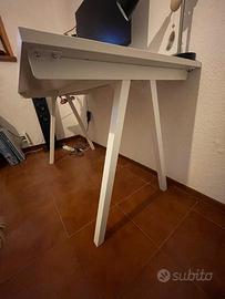 SCRIVANIA IKEA - TROTTEN