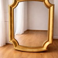 Specchio grande design cornice dorata