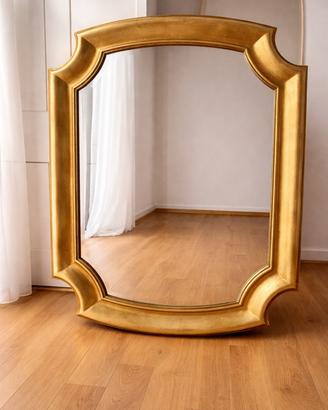 Specchio grande design cornice dorata
