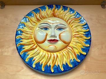 Sole in ceramica dipinto a mano