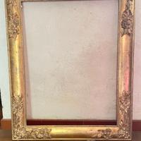 Cornice antica in legno dorato – lavorazione flore