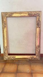 Cornice antica in legno dorato – lavorazione flore