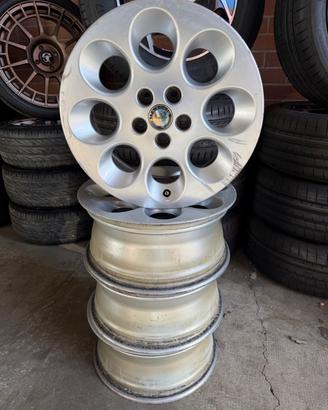 Cerchi in lega Alfa 147 da 15 pollici originali