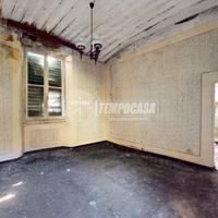 RUSTICO CON TERRENO!