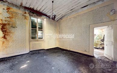 RUSTICO CON TERRENO!