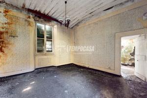 RUSTICO CON TERRENO!