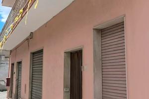 Casa campidanese a Sinnai + locale commerciale