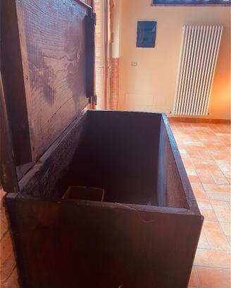 Madia in legno scuro