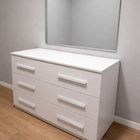 Cassettiera e specchio