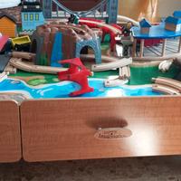 tavolo con pista in legno