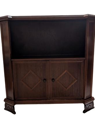 Mobiletto in legno con ante