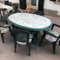 Set tavolo e sedie da esterno