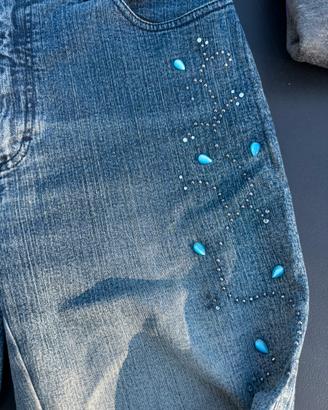 Jeans con camicia e maglione