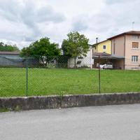 terreno edificabile di 1.045 mq in centro a Tau...
