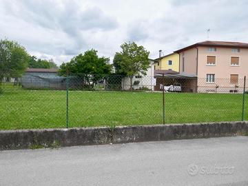 terreno edificabile di 1.045 mq in centro a Tau...