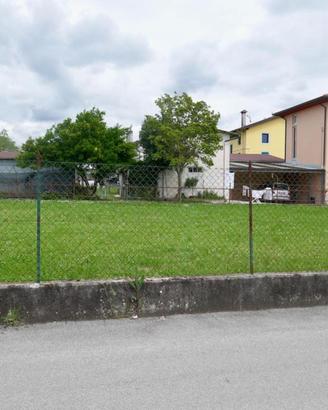 terreno edificabile di 1.045 mq in centro a Tau...