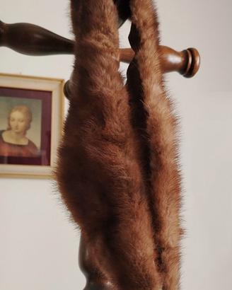 Stola vintage in visone con anello gioiello