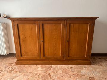 Credenza in legno massello color miele