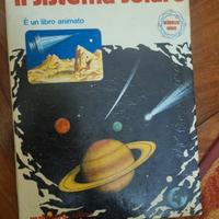 libro intitolato Il sistema solare animato vintage