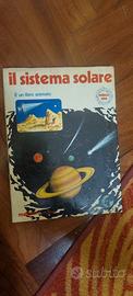 libro intitolato Il sistema solare animato vintage