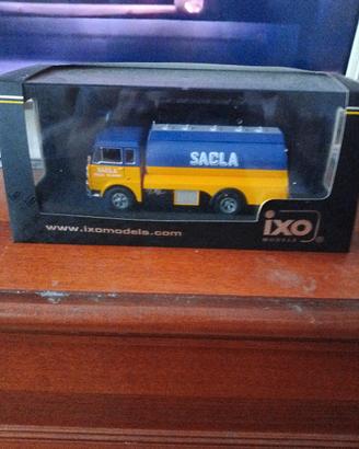 82 camion 1:24