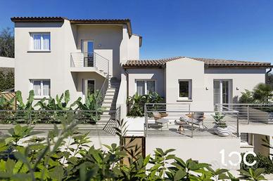 Ampio attico con solarium vista mare