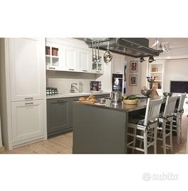 Elegante cucina Minacciolo con isola