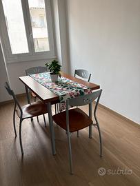 Tavolo allungabile con sedie