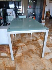 tavolo da cucina con piano in cristallo