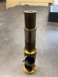 Microscopio vintage portatile da campo