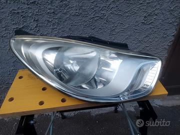 faro destro hyunday i10 del 2011