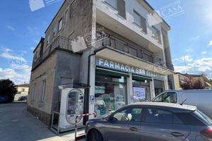 Immobile di 248 m² con 4 locali a Cento