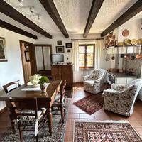 Casale in pietra ristrutturato con vigneto