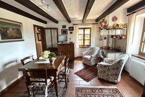 Casale in pietra ristrutturato con vigneto