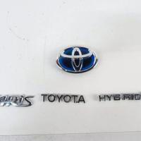 Scritta+Logo baule posteriore Toyota Yaris Hybrid