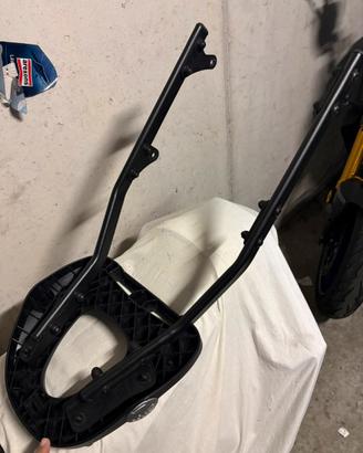 Telaio givi per montaggio bauletto mt09