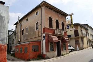 Negozio a Roncà, via Roma, 77, 12 locali