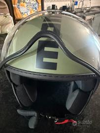 Casco momo design verde opaco