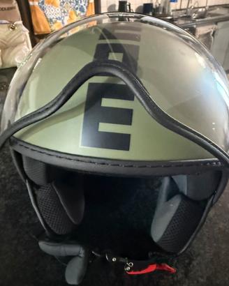 Casco momo design verde opaco
