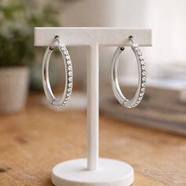 Orecchini, cerchio 8 mm titanio con zirconi