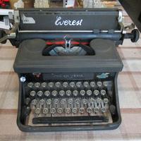 macchina da scrivere Everest da cm. 46 x prof. 37