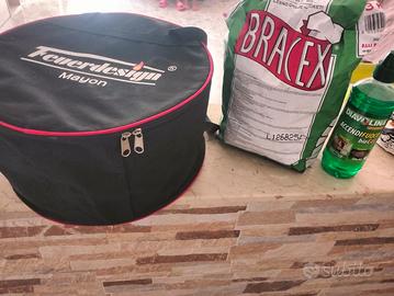 barbecue con carbone e accendifuoco