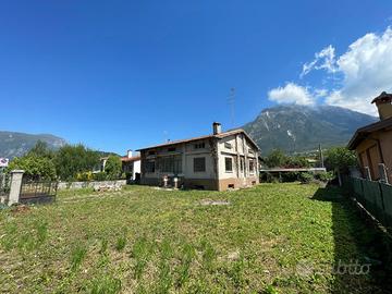 CASA INDIPENDENTE DA RISTRUTTURARE CON GIARDINO...