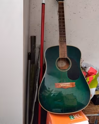 Chitarra classica color verde 