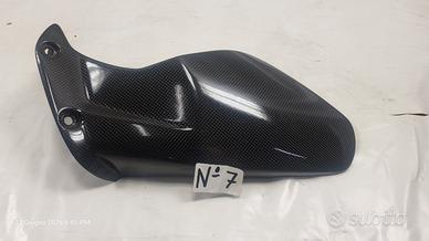 PARAFANGO POSTERIORE IN CARBONIO PER DUCATI STREET