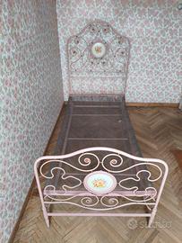 Letto antico in ferro battuto 