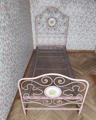 Letto antico in ferro battuto 