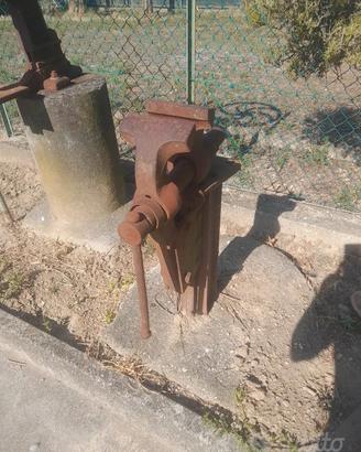 Morsa da fabbro antica