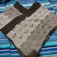 Poncho toni di grigio